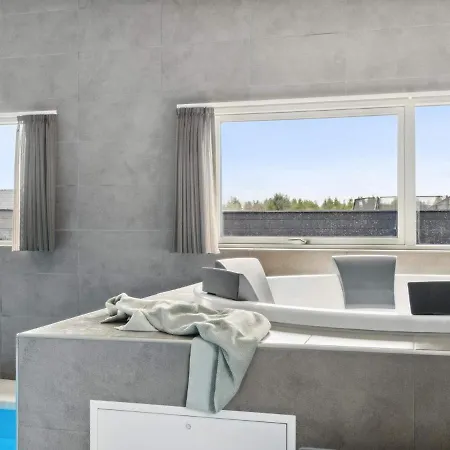 Luxury Retreat With Pool Dom wakacyjny Nørre Nebel